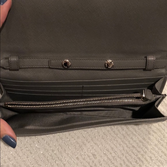 Grey authentic PRADA wallet on chain - Picture 4 of 7